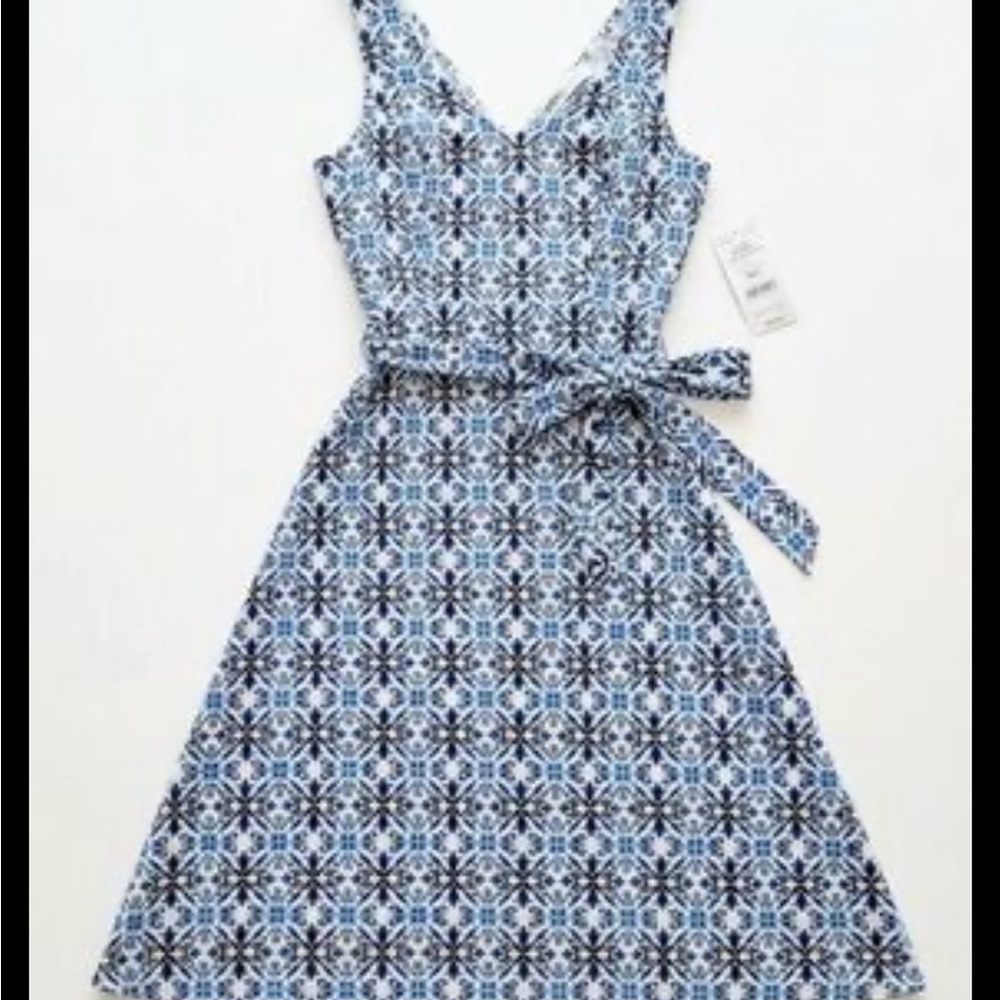 Sleeveless Blue Patterned V-Neck Midi Dress with Waist Tie